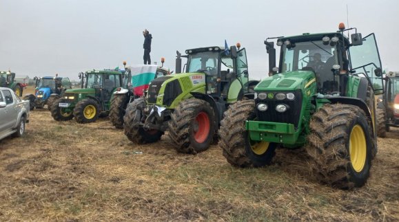 Уряд Болгарії озвучив фермерам низку пропозицій і їх протестувальники зустріли бурхливими оплесками