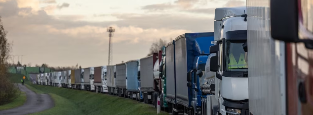Обмеження руху вантажівок польськими протестувальниками загрожує життю людей