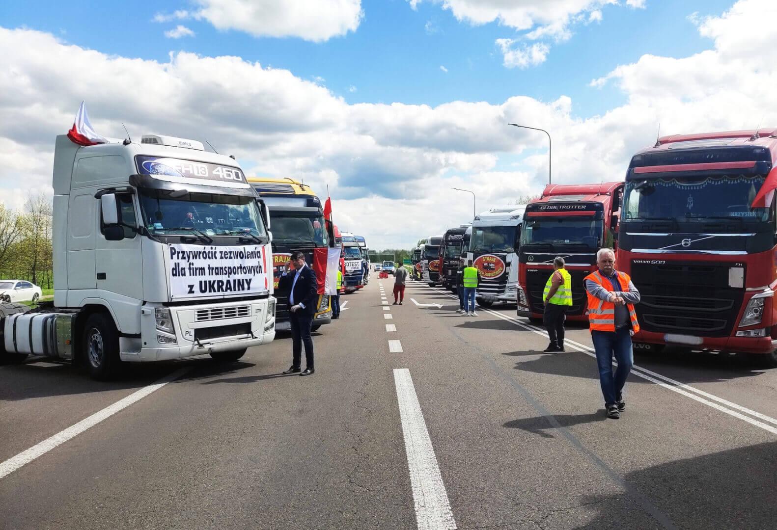 Польські перевізники перекрили дороги до трьох пунктів пропуску на кордоні з Україною