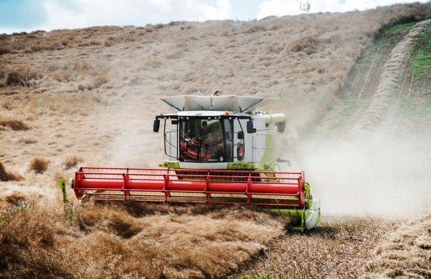 Зарплата механізаторів складається з трьох основних компонентів