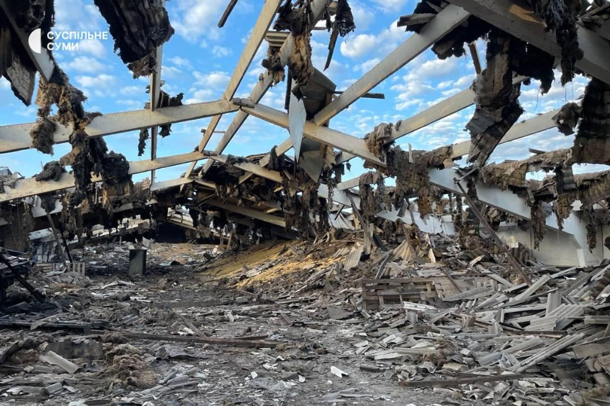 Від ударів зруйновані та пошкоджені склади з зерном, агротехніка й виробничі приміщення