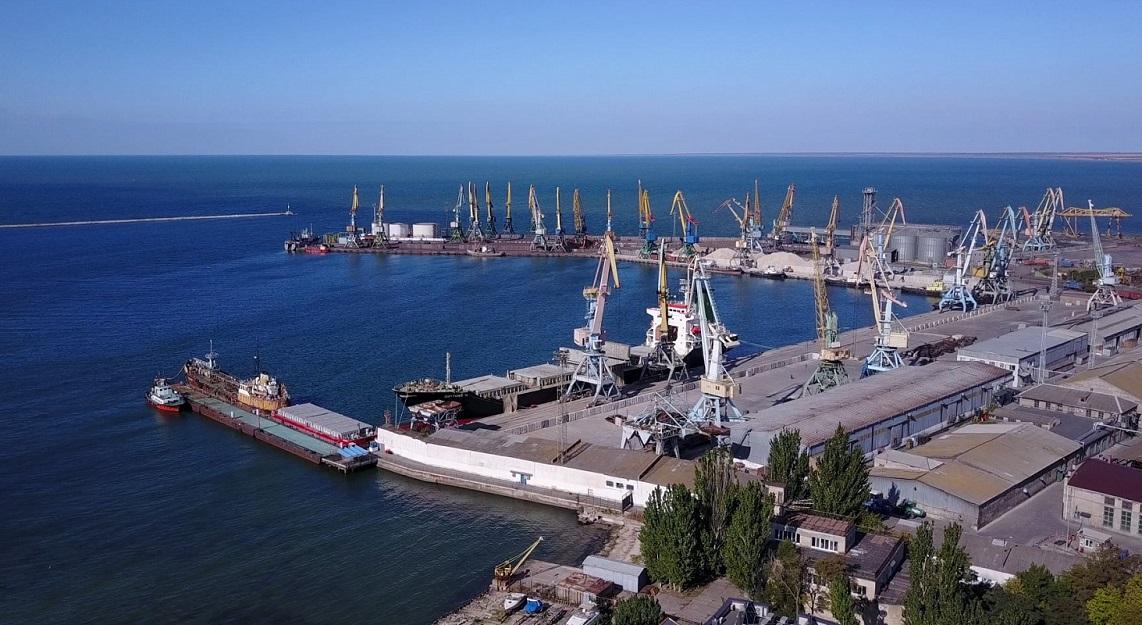 Працівники порту, які ще не залишили тимчасово окупований Бердянськ, вимушені виходити на роботу з-під палиці