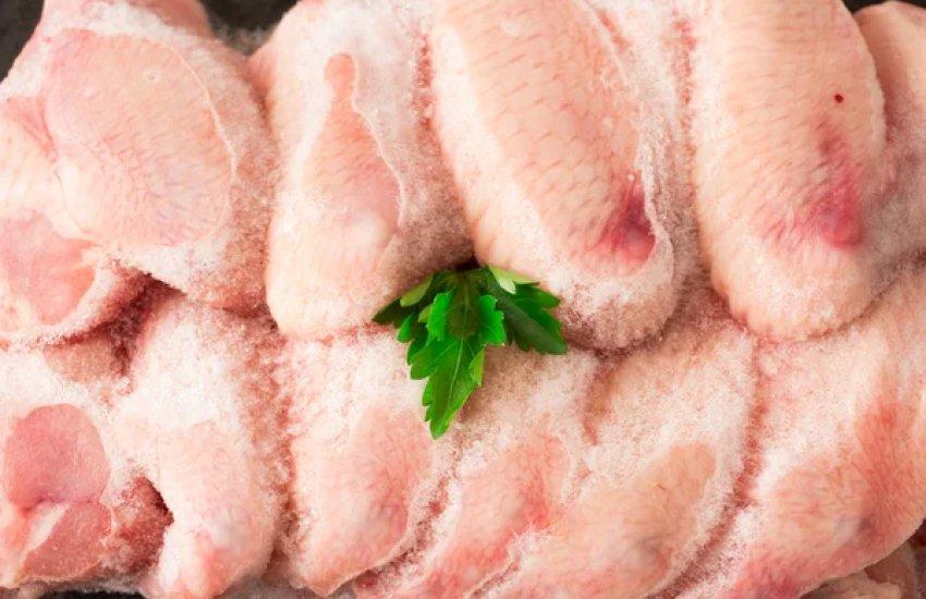 Йдеться про 4,9 тонни замороженої курятини з терміном придатності до 2028 року.