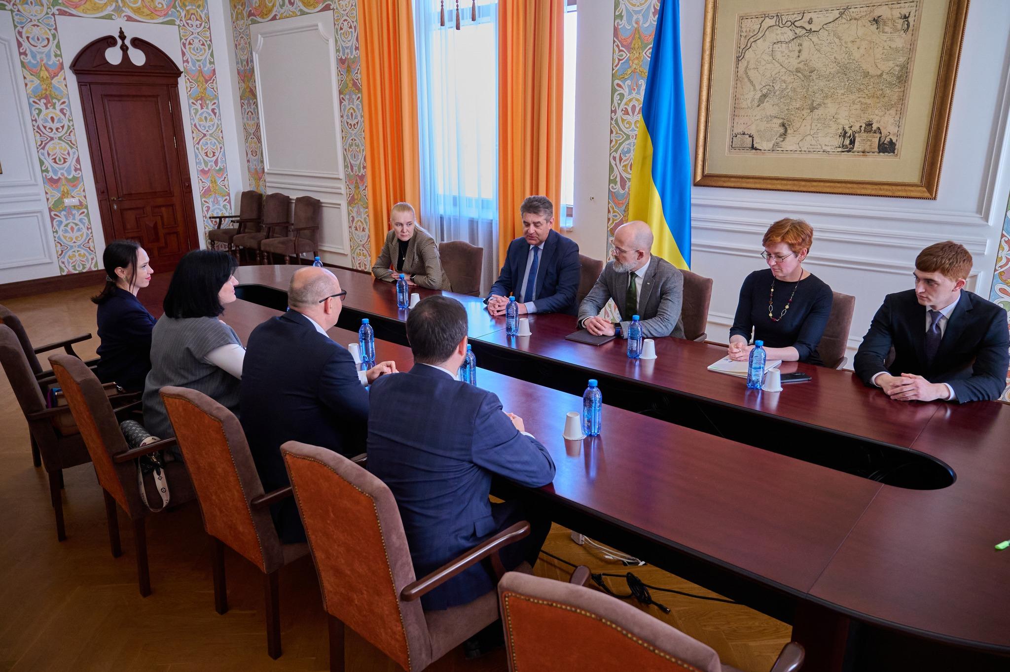 Надання українському бізнесу актуальної інформації про іноземні ринки