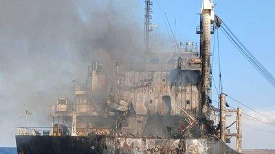 Уражене Росією судно з українською кукурудзою затонуло біля Одеси