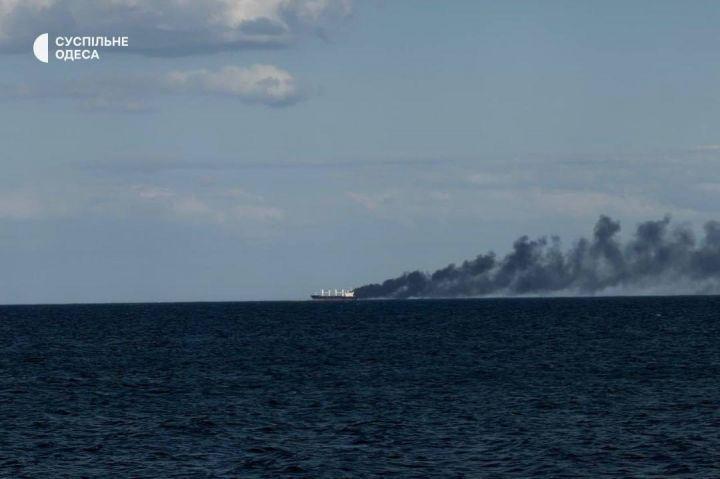 Росія знову атакувала балкер біля Одеси — це вже третій удар по судну