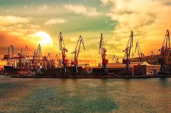 Близько 90% українського зерна та олійних культур експортується через порти Великої Одеси