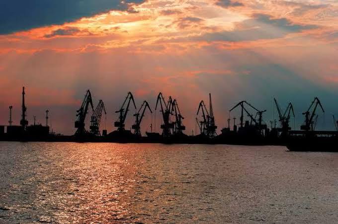 Твердження про можливість переорієнтувати до 75% морських вантажів на альтернативні маршрути не відповідають реальним можливостям