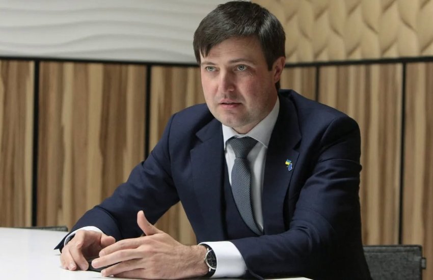 Коментуючи можливість переорієнтації експорту на Дунайський напрямок, міністр пояснив, що зараз його роботу стримує низький рівень води