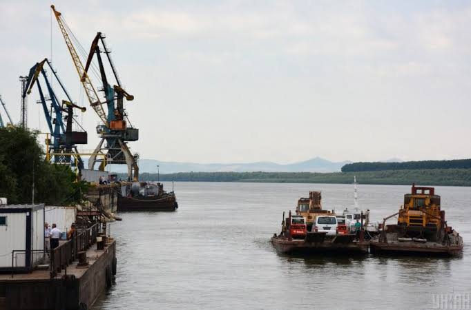 Додатковий тиск на експортні можливості створює критично низький рівень води на Дунаї